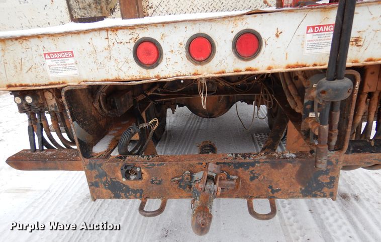 image for item DK4290 2006 International 7300  digger derrick truck