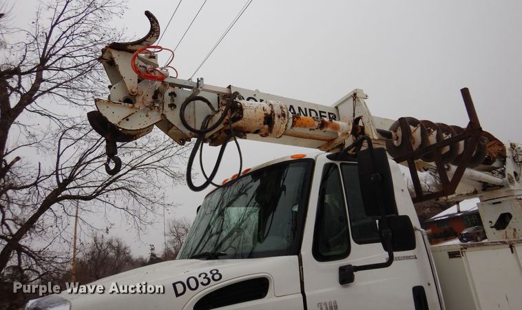 image for item DK4290 2006 International 7300  digger derrick truck