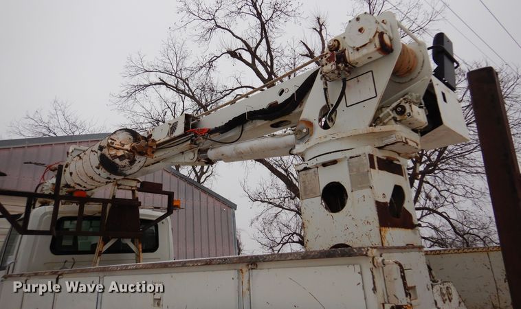 image for item DK4290 2006 International 7300  digger derrick truck