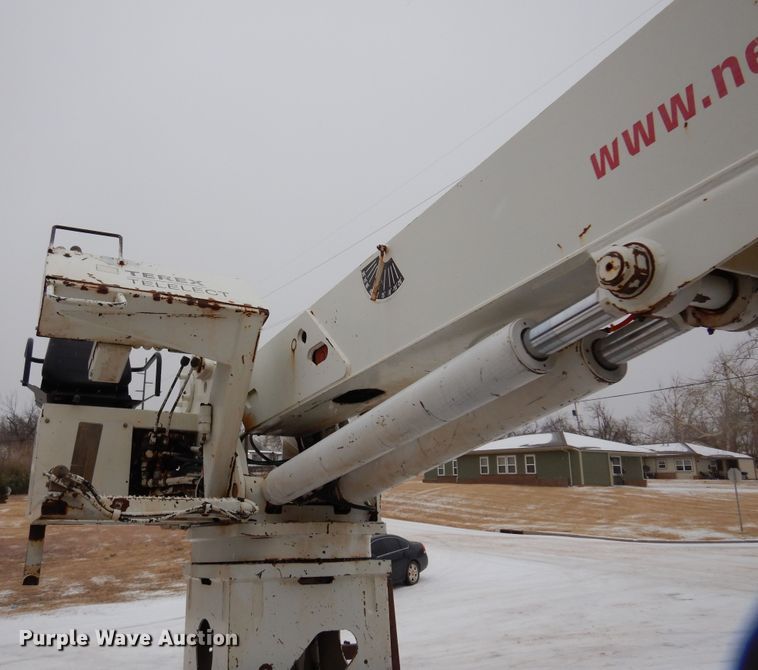 image for item DK4290 2006 International 7300  digger derrick truck