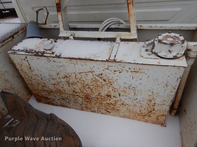 image for item DK4290 2006 International 7300  digger derrick truck