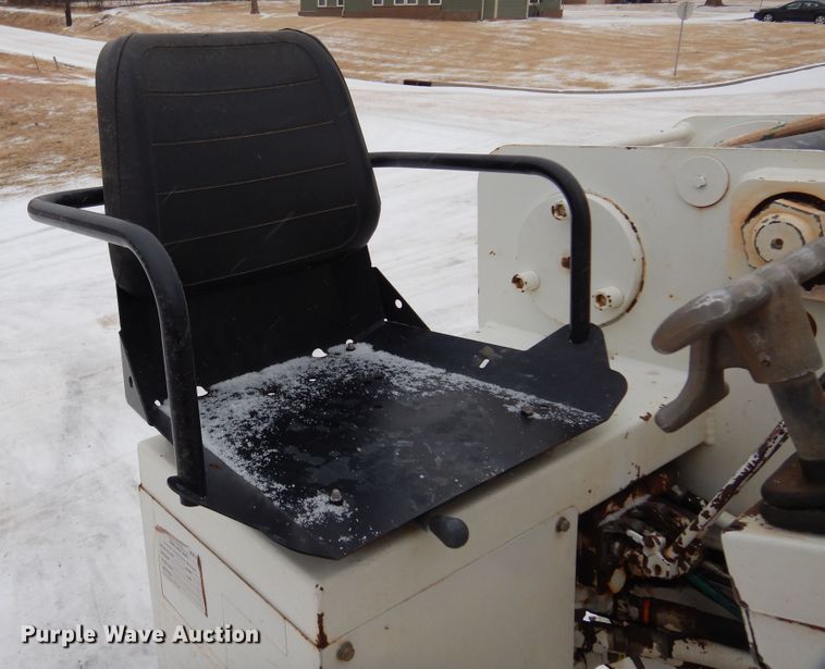 image for item DK4290 2006 International 7300  digger derrick truck