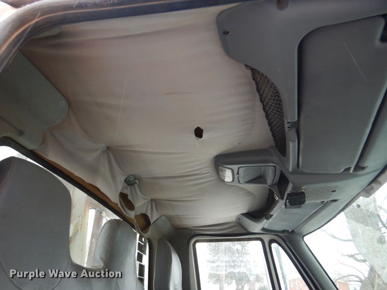 image for item DK4290 2006 International 7300  digger derrick truck