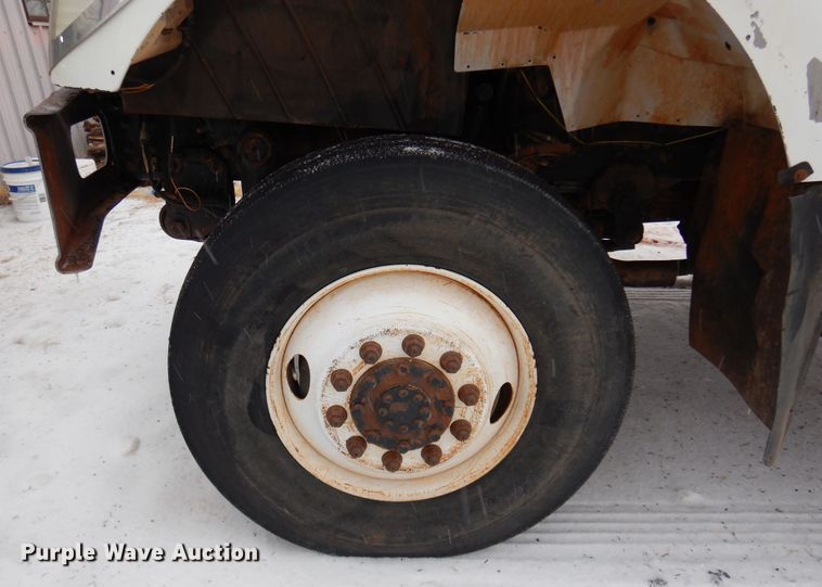 image for item DK4290 2006 International 7300  digger derrick truck