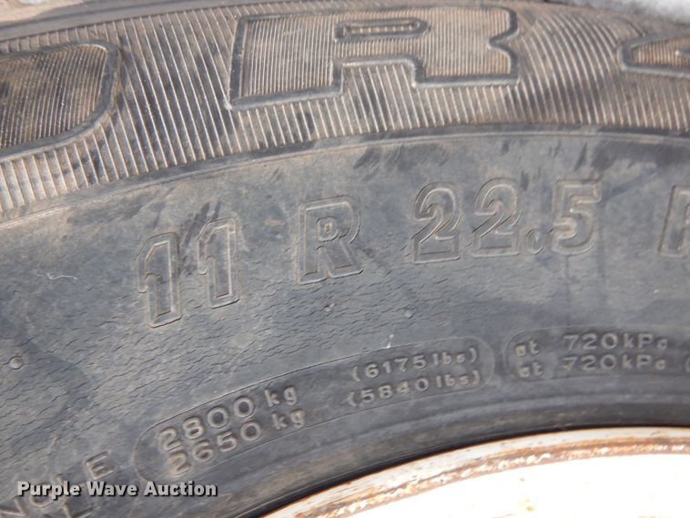 image for item DK4290 2006 International 7300  digger derrick truck