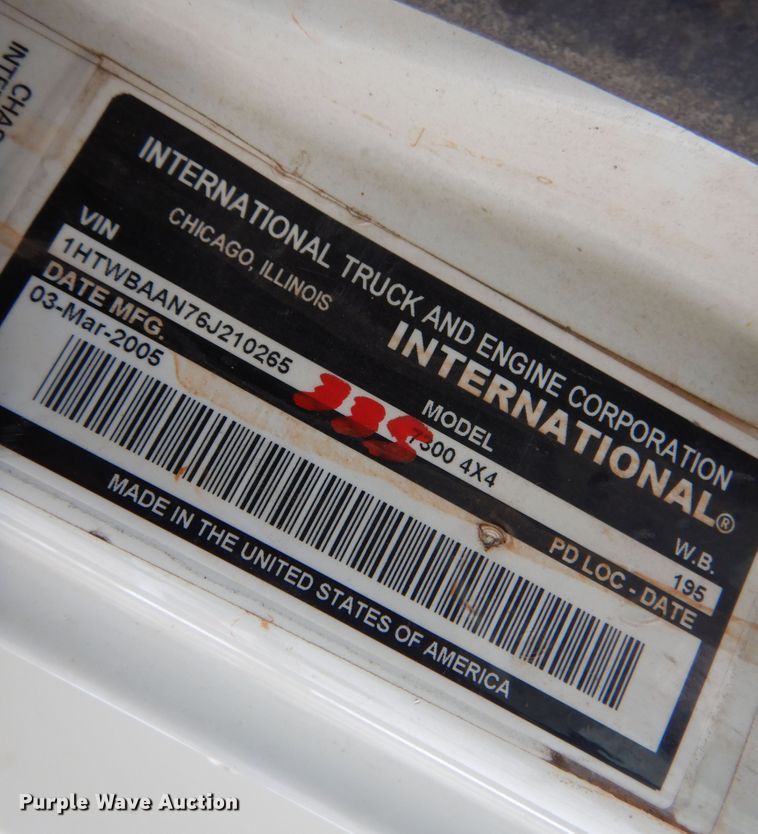 image for item DK4290 2006 International 7300  digger derrick truck