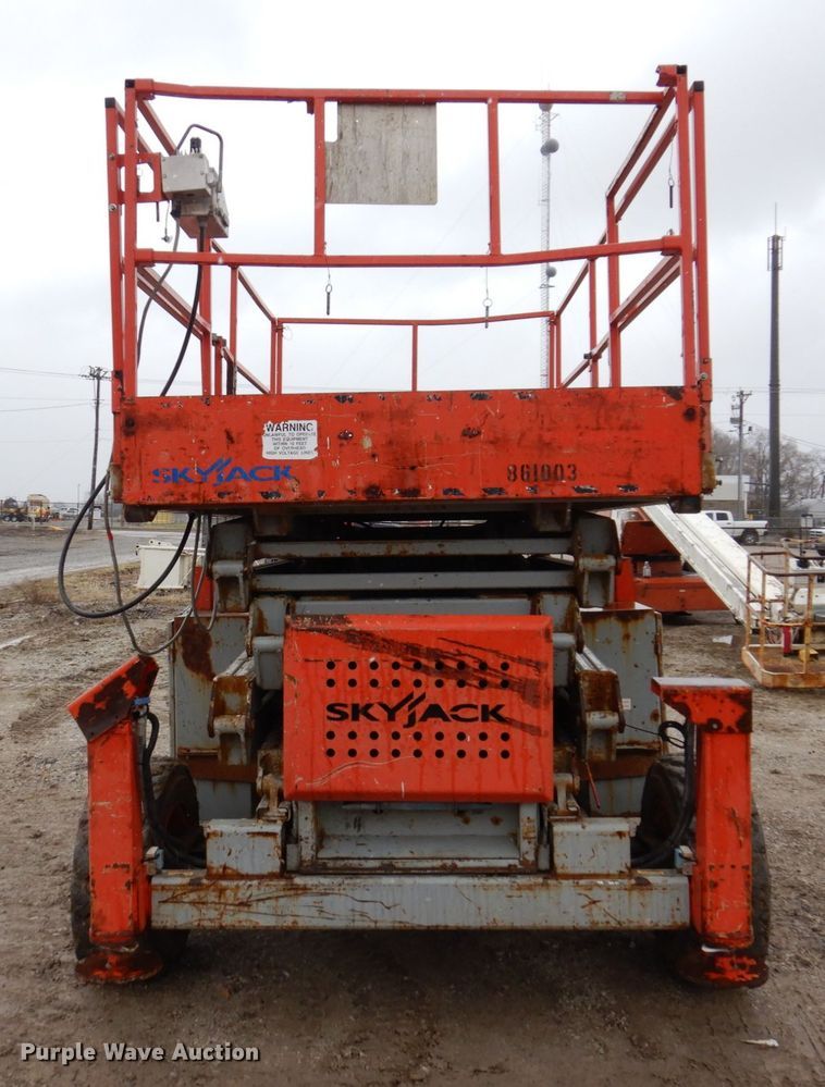 image for item DL3741 Sky Jack SJ8841  scissor lift
