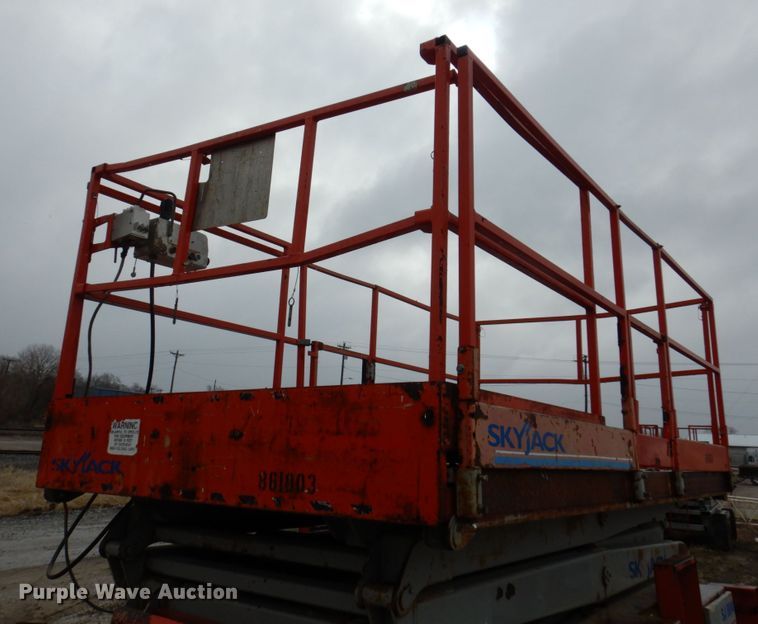 image for item DL3741 Sky Jack SJ8841  scissor lift