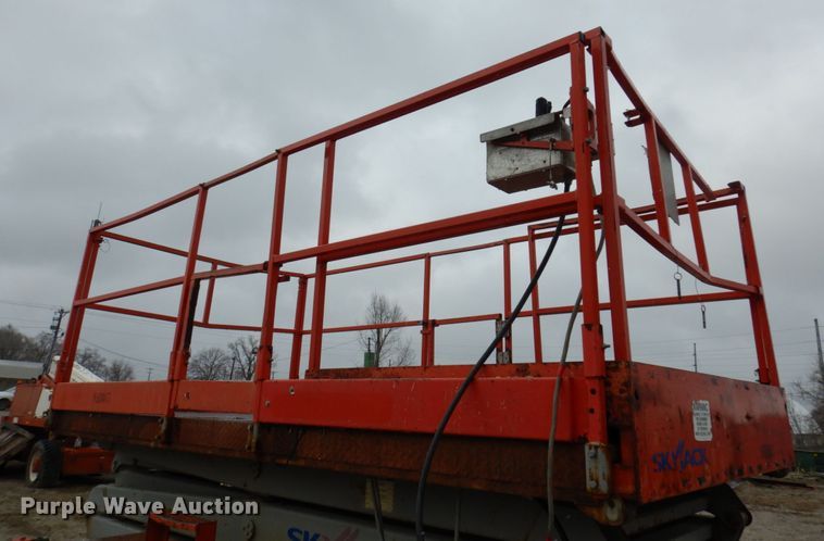 image for item DL3741 Sky Jack SJ8841  scissor lift