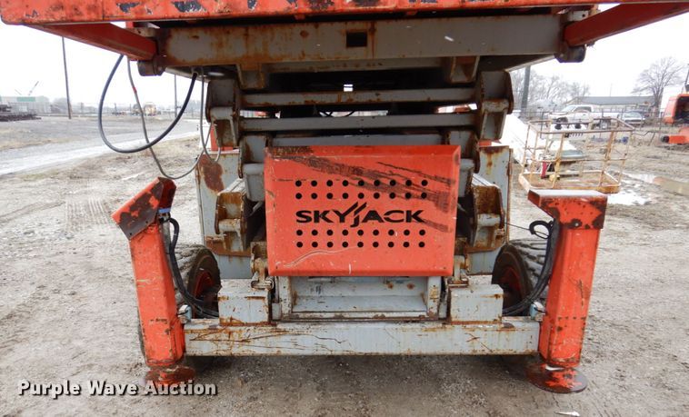 image for item DL3741 Sky Jack SJ8841  scissor lift