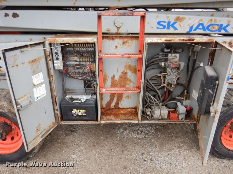 image for item DL3741 Sky Jack SJ8841  scissor lift