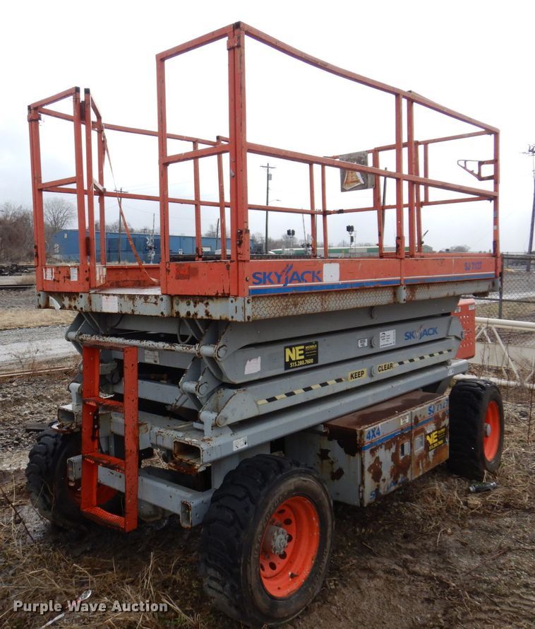 image for item DL3742 Sky Jack SJ7127  scissor lift