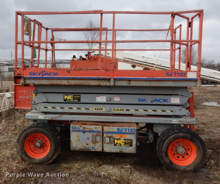 image for item DL3742 Sky Jack SJ7127  scissor lift