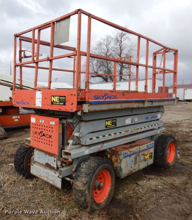 image for item DL3742 Sky Jack SJ7127  scissor lift