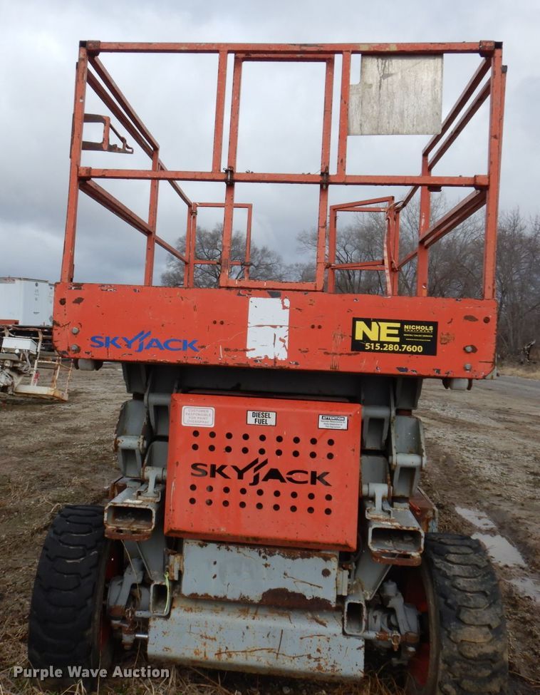 image for item DL3742 Sky Jack SJ7127  scissor lift