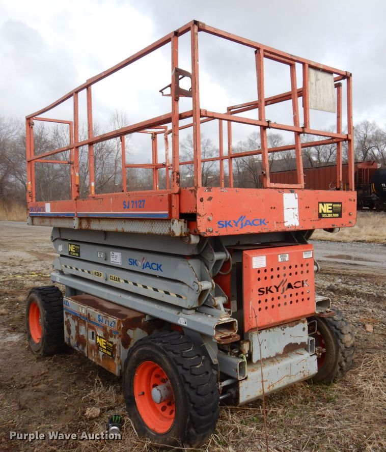 image for item DL3742 Sky Jack SJ7127  scissor lift