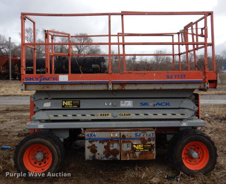 image for item DL3742 Sky Jack SJ7127  scissor lift