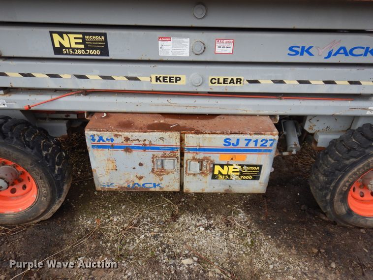 image for item DL3742 Sky Jack SJ7127  scissor lift
