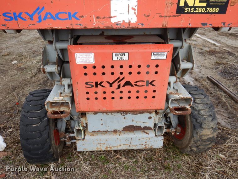 image for item DL3742 Sky Jack SJ7127  scissor lift