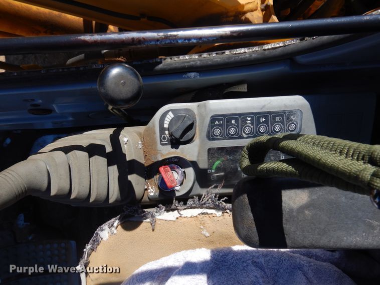 image for item DM5406 1999 John Deere 80  excavator