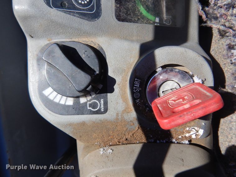 image for item DM5406 1999 John Deere 80  excavator