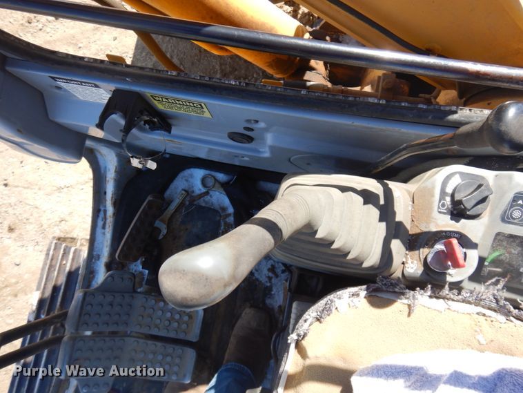 image for item DM5406 1999 John Deere 80  excavator