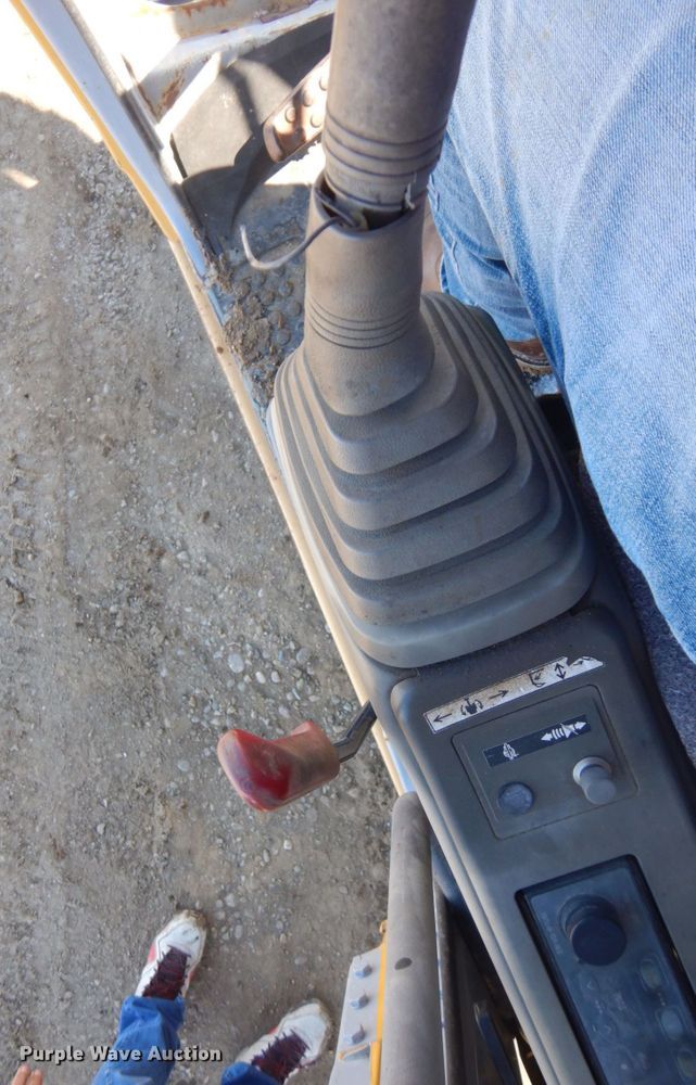 image for item DM5406 1999 John Deere 80  excavator