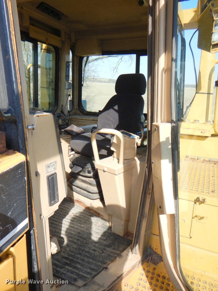 image for item DM6026 1996 Caterpillar D8R  dozer