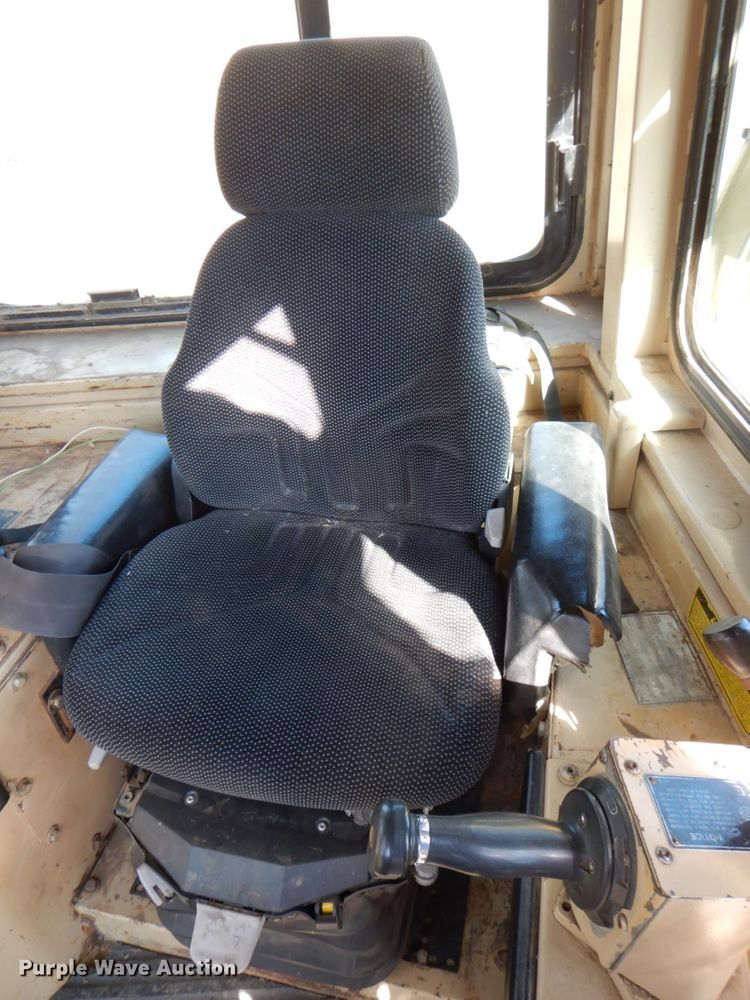 image for item DM6026 1996 Caterpillar D8R  dozer