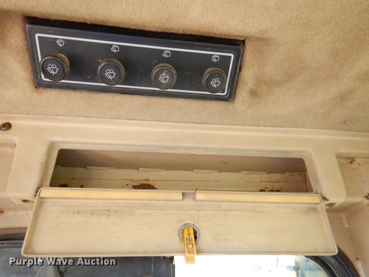 image for item DM6026 1996 Caterpillar D8R  dozer