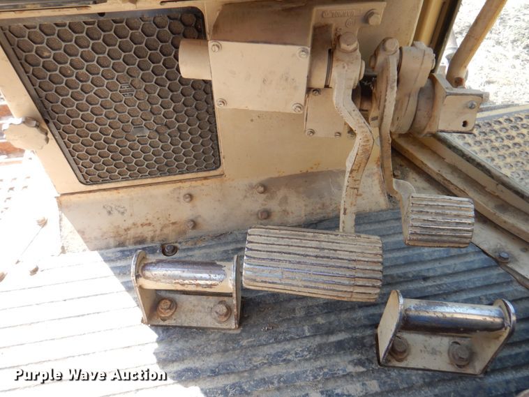 image for item DM6026 1996 Caterpillar D8R  dozer