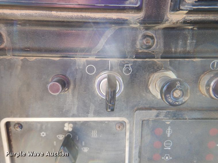 image for item DM6026 1996 Caterpillar D8R  dozer