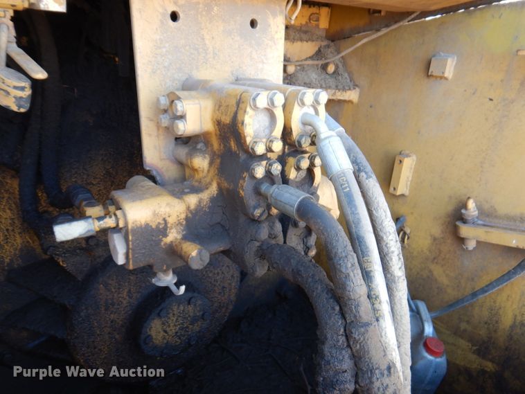 image for item DM6026 1996 Caterpillar D8R  dozer