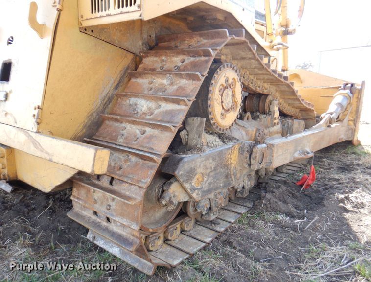 image for item DM6026 1996 Caterpillar D8R  dozer