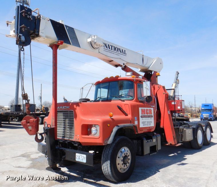 image for item DM6077 1997 Mack DM688S  crane truck