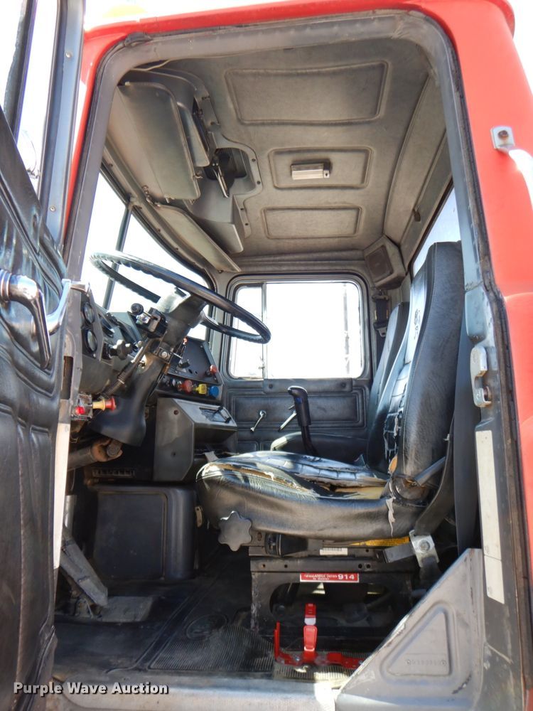 image for item DM6077 1997 Mack DM688S  crane truck