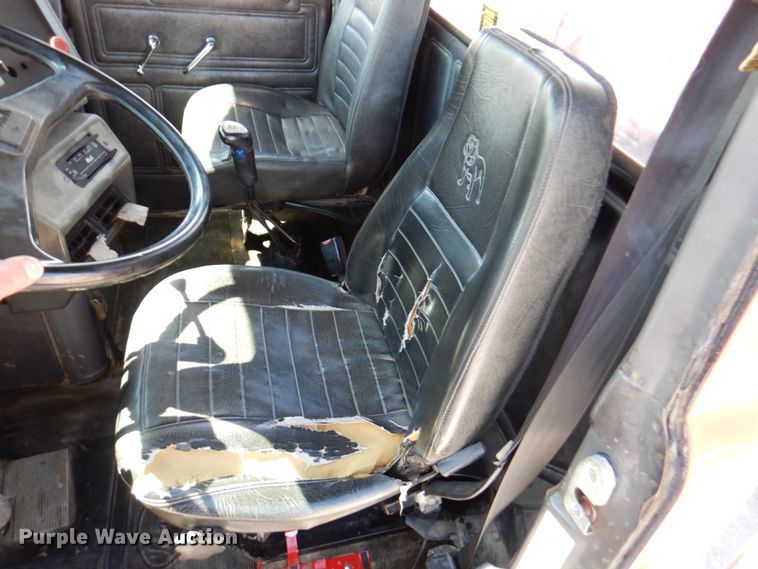 image for item DM6077 1997 Mack DM688S  crane truck