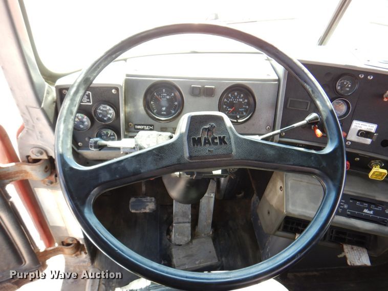 image for item DM6077 1997 Mack DM688S  crane truck