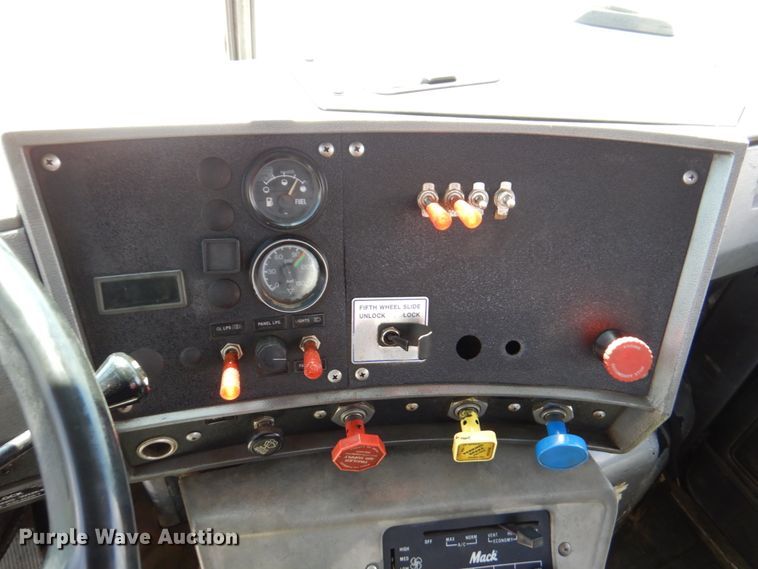 image for item DM6077 1997 Mack DM688S  crane truck