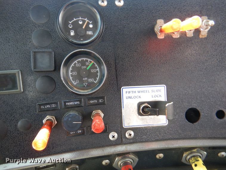 image for item DM6077 1997 Mack DM688S  crane truck