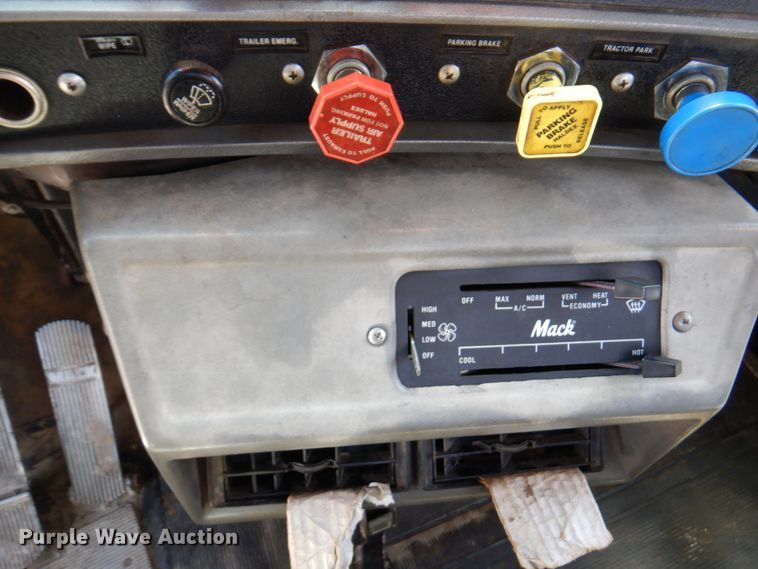 image for item DM6077 1997 Mack DM688S  crane truck