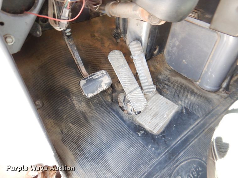 image for item DM6077 1997 Mack DM688S  crane truck