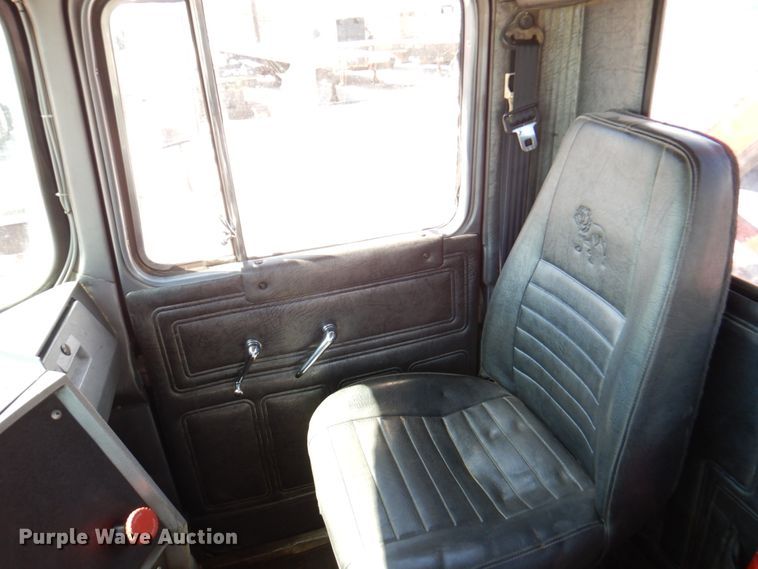 image for item DM6077 1997 Mack DM688S  crane truck