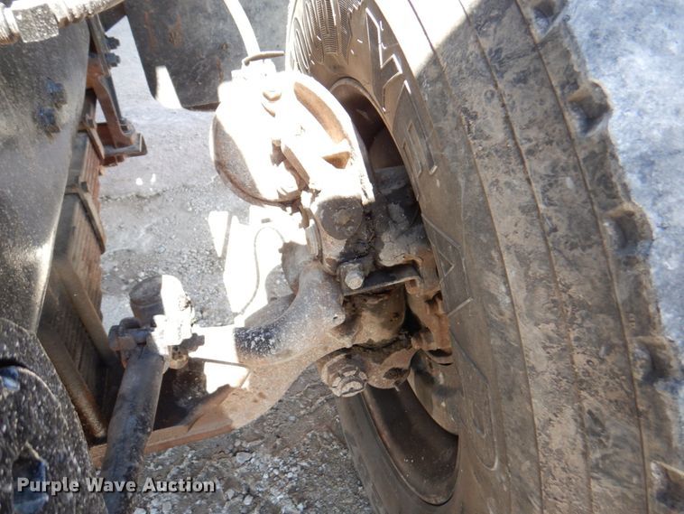 image for item DM6077 1997 Mack DM688S  crane truck