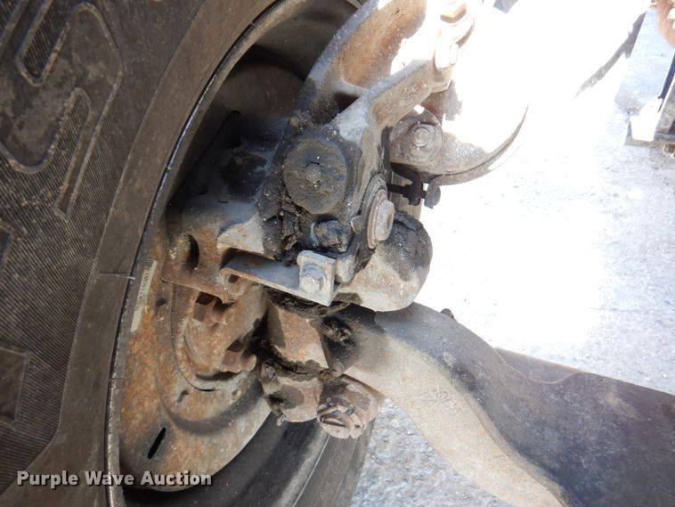 image for item DM6077 1997 Mack DM688S  crane truck