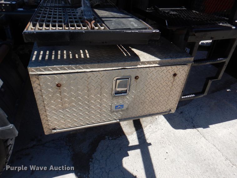 image for item DM6077 1997 Mack DM688S  crane truck