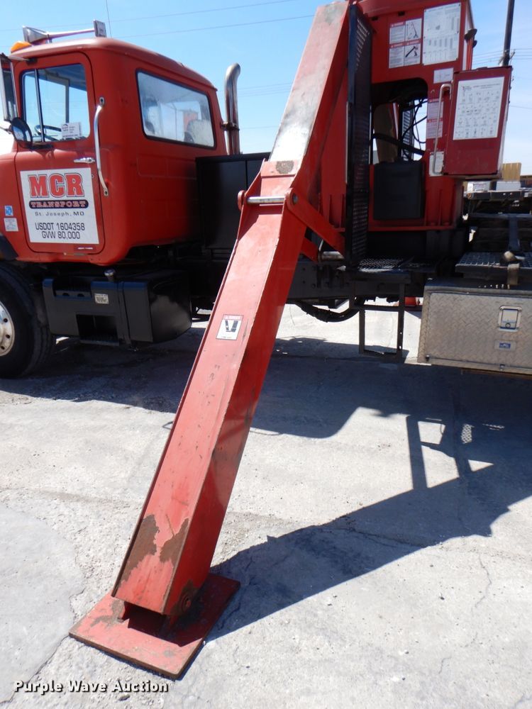 image for item DM6077 1997 Mack DM688S  crane truck