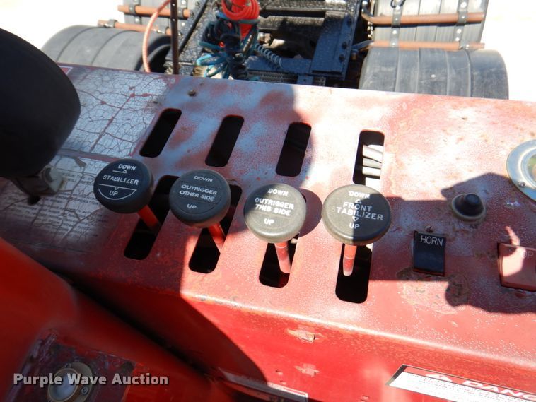 image for item DM6077 1997 Mack DM688S  crane truck