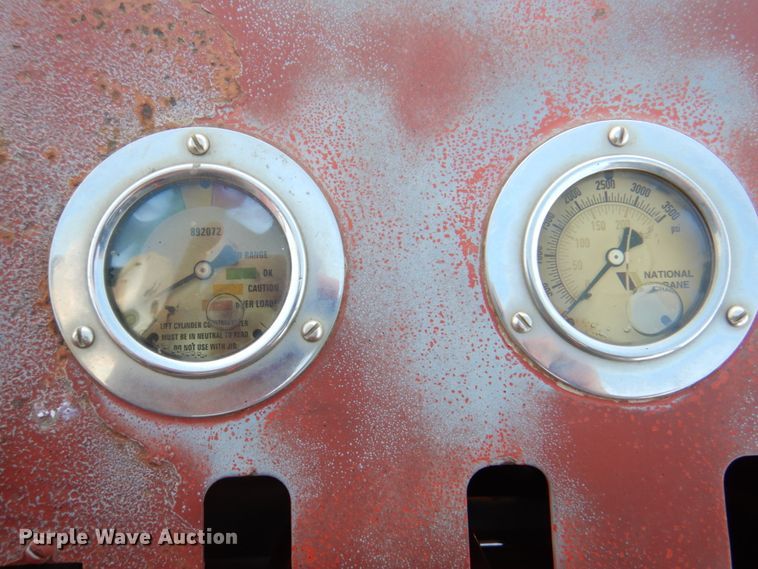 image for item DM6077 1997 Mack DM688S  crane truck