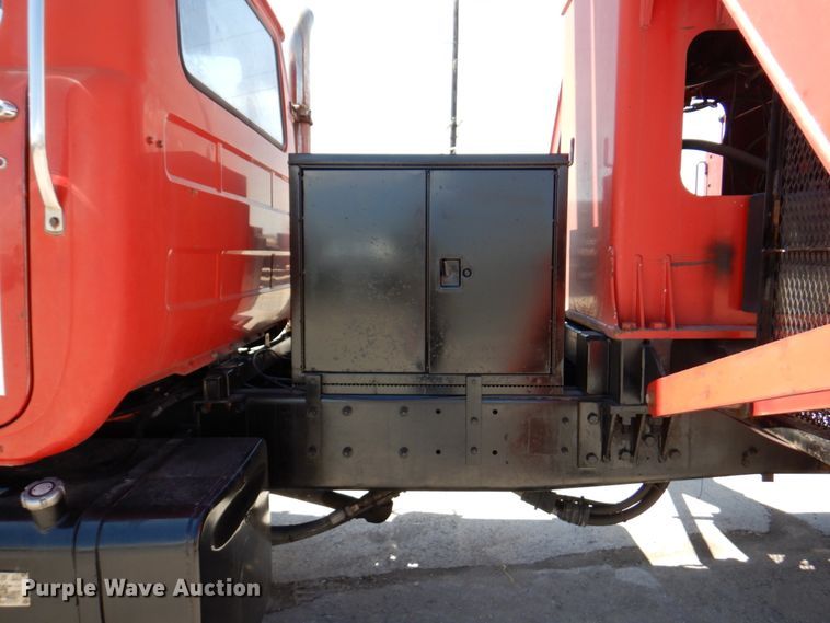 image for item DM6077 1997 Mack DM688S  crane truck